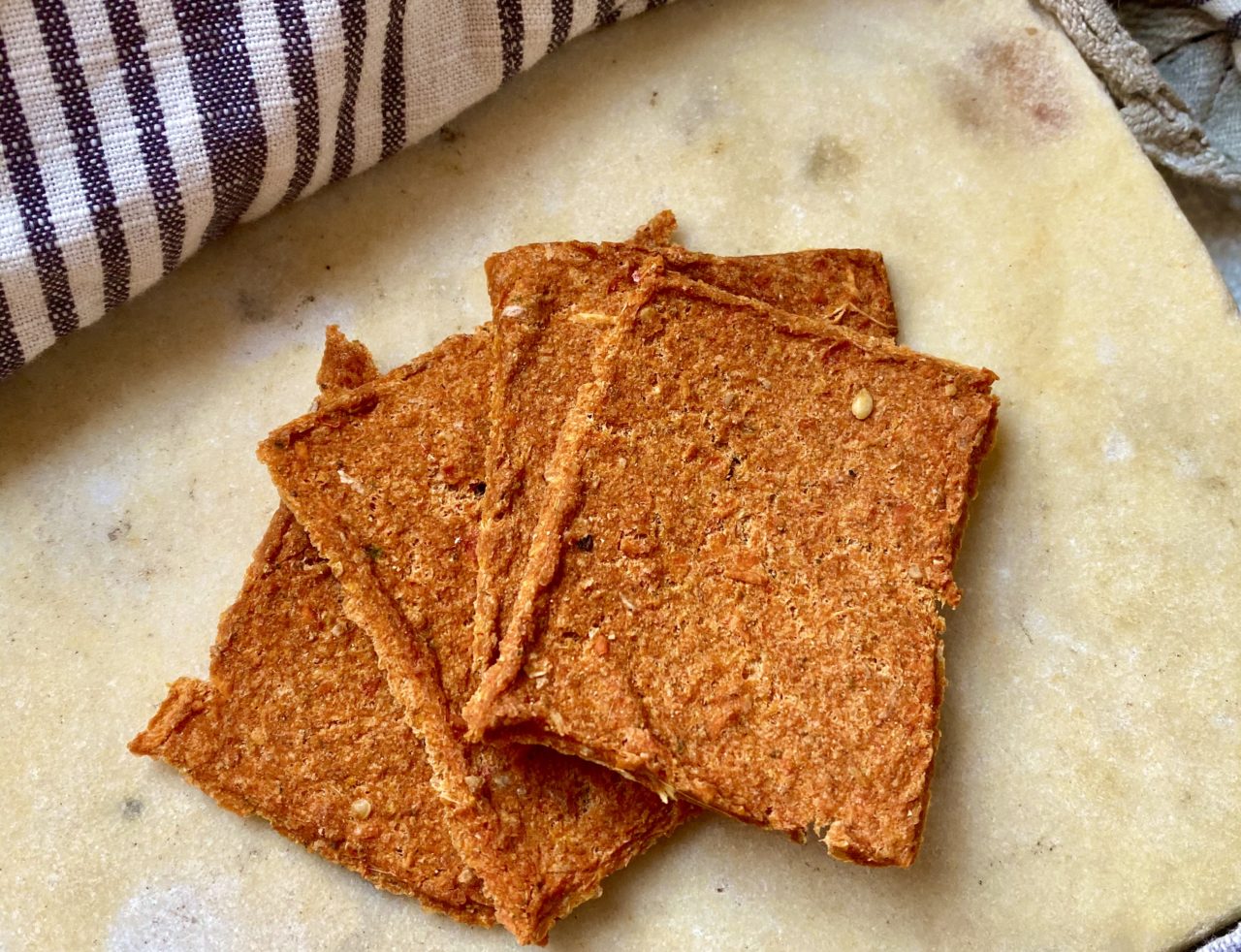 Deliciously crunchy super low fat raw vegan crackers - Happy Raw Reny